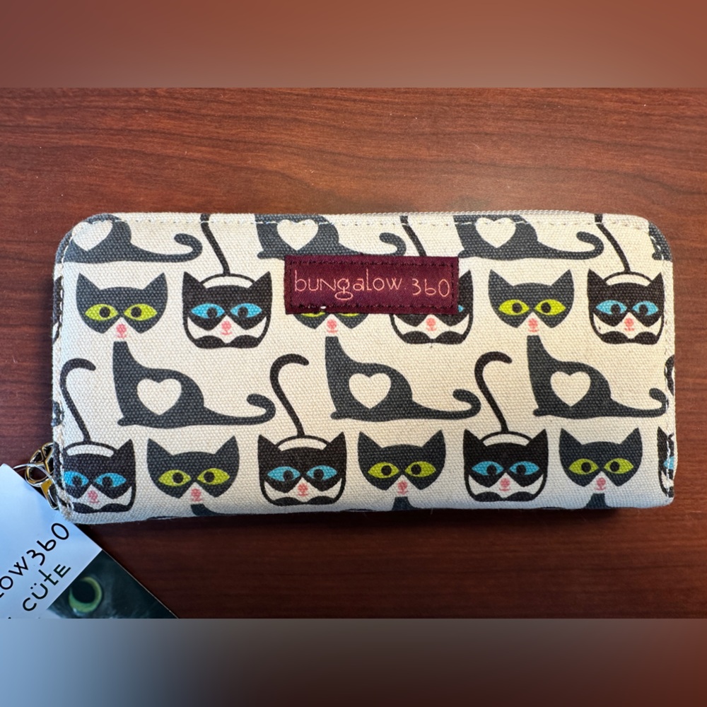Bungalow 360 new with tags wallet.